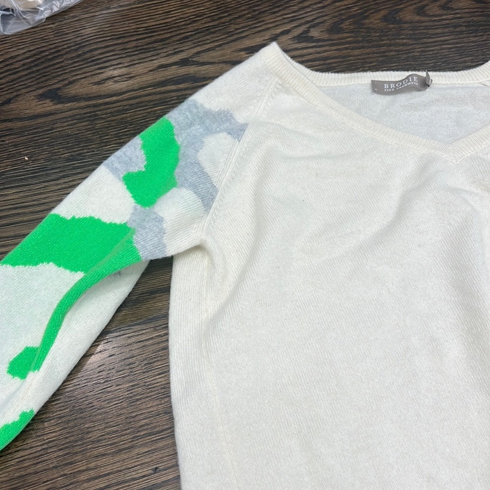 BRODIE fine cashmere sweater